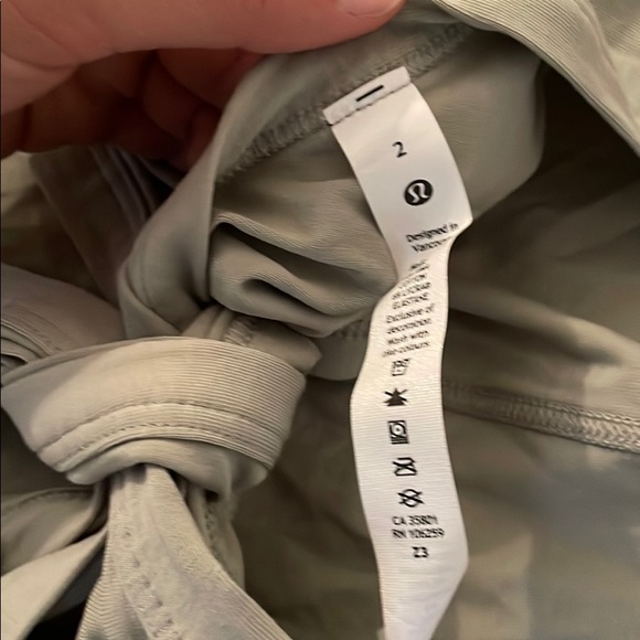 Lululemon It’s A Tie Tank Size 2 - Picture 4 of 4